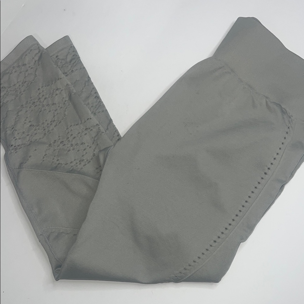 Fabletics Gray Leggings Women's Size XL - Picture 4 of 7